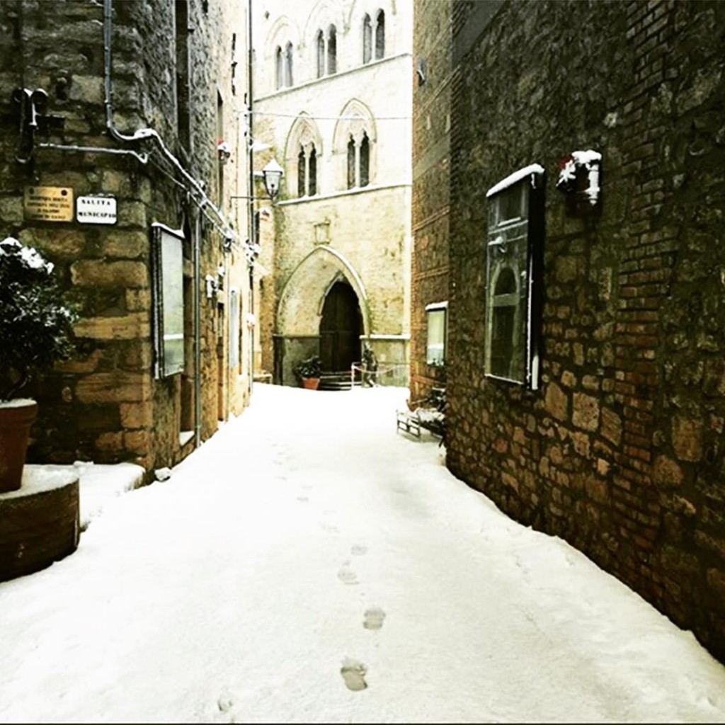 La magia della #neve tra i vicoli del Borgo più bello d'Italia! 
#ilborgodeiborghi #inegozidigangi #welovegangi #instamood #madonie #sicily #visitsicily #tbt #snow